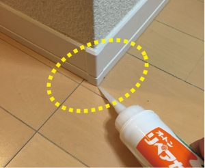 フローリングの隙間にも