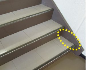 階段のささら部分にも